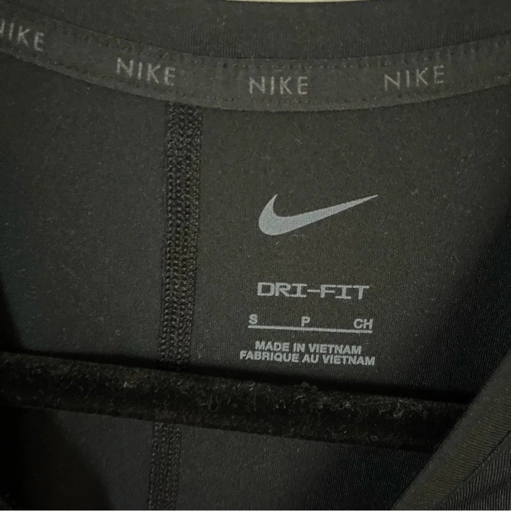 Nike Women's Black Crop Top with Logo Size S - Picture 4 of 4